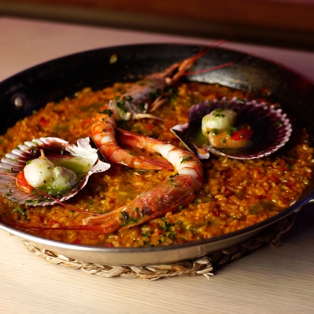 King prawn rice with scallops and drops of green chive extra virgin olive oil